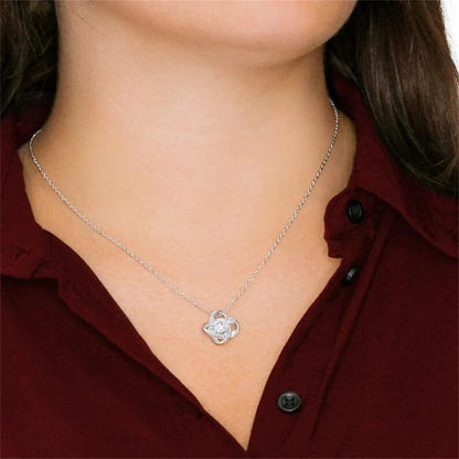 Four-leaf Clover Pendant Eternal Heart Necklace for Mother