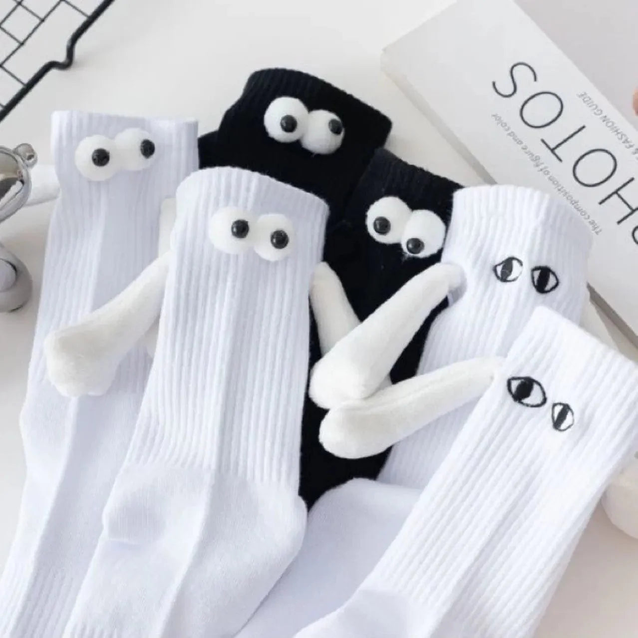 SearchFindOrder B Black 5PCS Playful Magnetic Gaze Harmony Socks Black & White Edition